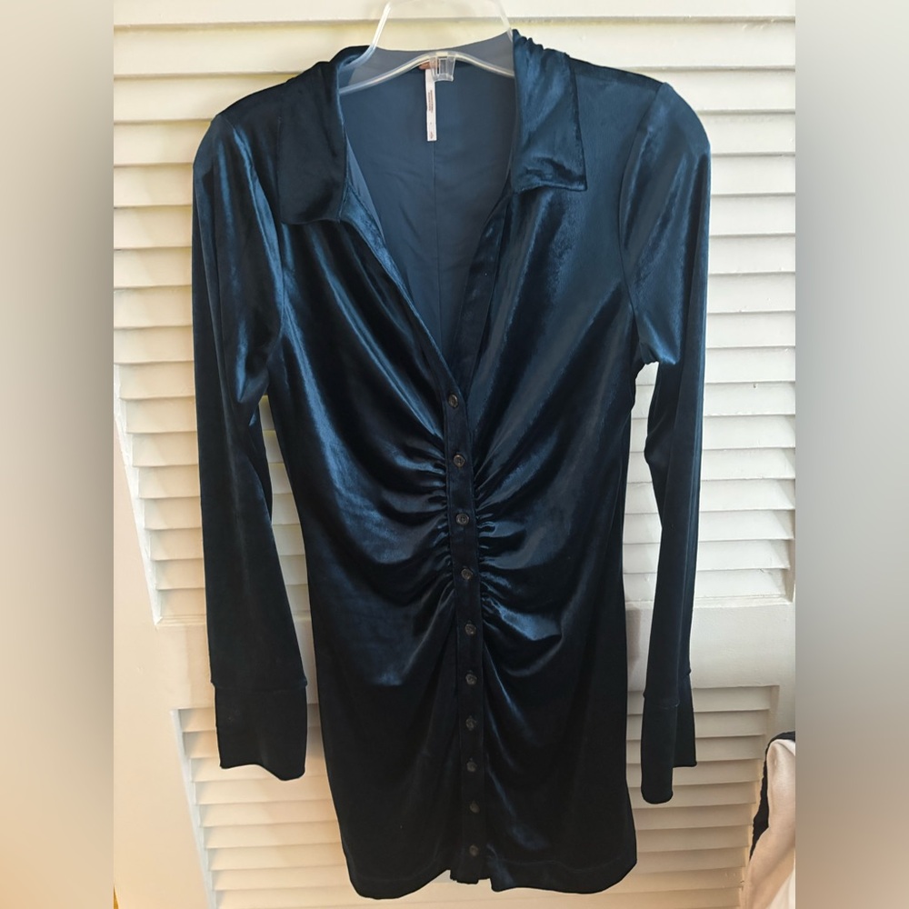 Elegant Blue Velvet Button-Up Dress